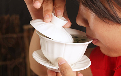 三才蓋碗的正確拿法，三才蓋碗抓碗法圖解