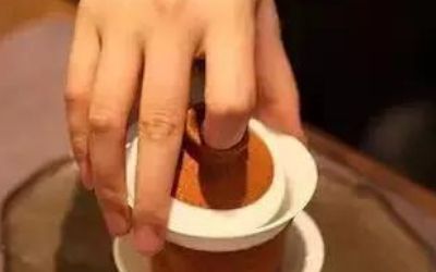 三才蓋碗的正確拿法，三才蓋碗抓碗法圖解