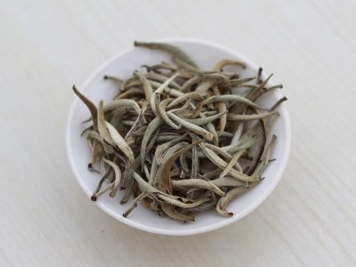 白茶品質(zhì)如何區(qū)分，白茶的優(yōu)劣質(zhì)量辨別方法