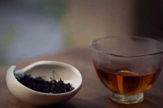 泡好的茶水放冰箱能保存多久，泡好的茶冷藏放多久？