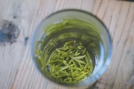 泡好的茶水放冰箱能保存多久，泡好的茶冷藏放多久？