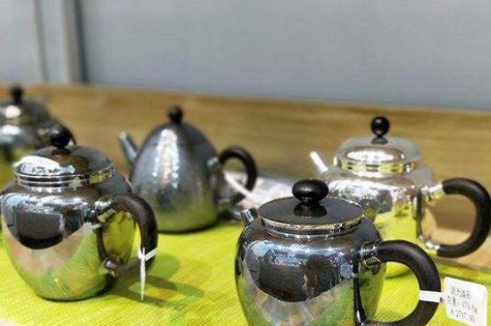 銀壺?zé)笏镉泻谏臇|西，為什么銀壺里有黑點(diǎn)