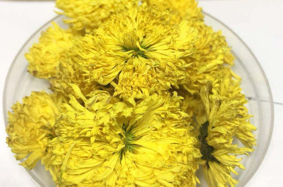 菊花茶大朵小朵有什么區(qū)別，菊花喝大朵還是小朵？