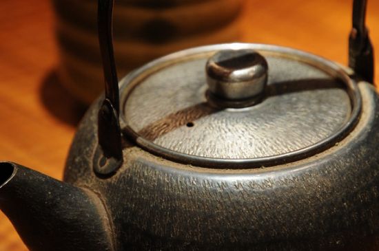 日本鐵壺怎么開壺，新鐵壺開壺方法