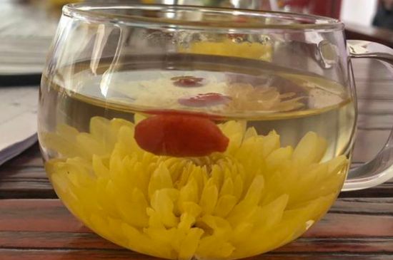 晚上可以喝菊花茶泡水嗎，睡覺前能不能喝菊花茶？