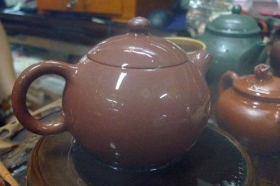 紫砂開(kāi)壺和不開(kāi)壺的區(qū)別，紫砂壺開(kāi)壺的正確方法及開(kāi)壺建議