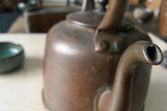 用銅壺?zé)惺裁唇?，銅壺煮水的兩大忌諱和好處