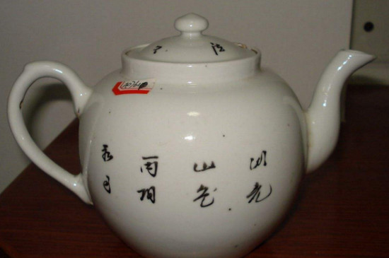 瓷壺適合泡什么茶，瓷器茶具喝什么茶好