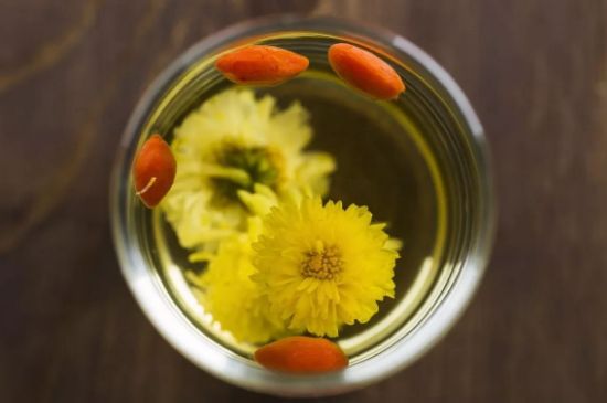 菊花茶的最佳搭配有哪幾樣，菊花茶和什么搭配喝效果好？