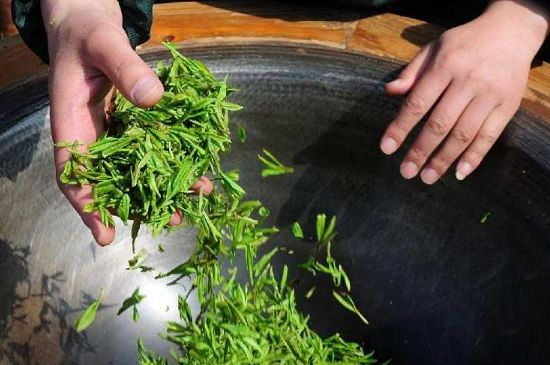 龍井茶炒茶葉怎么炒出好茶色，茶葉怎樣做出來最綠？