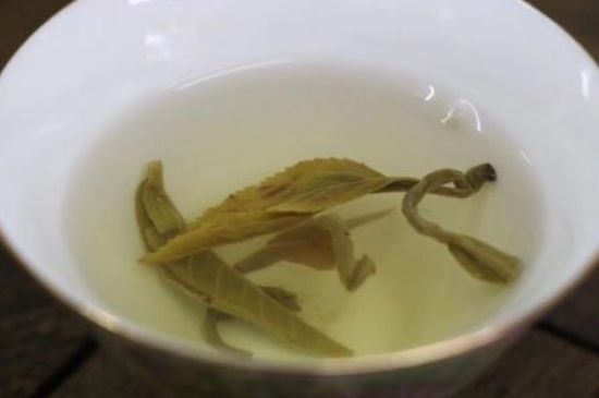 茉莉龍珠泡開后為什么都是梗，茉莉龍珠泡開后什么樣？