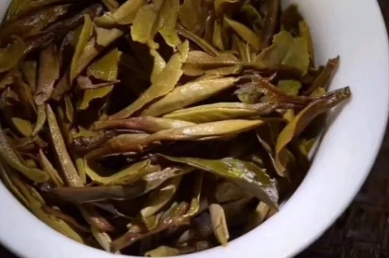 老白茶上火還是去火？夏季喝煮的老白茶會(huì)容易上火！