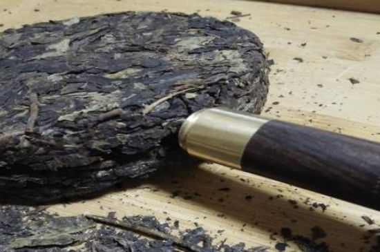 伏茶里的金花是黃曲霉素嗎，金花茯茶里的是什么菌