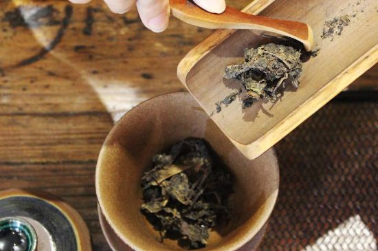 茯磚茶與普洱茶哪個(gè)好，茯茶和普洱茶口味區(qū)別