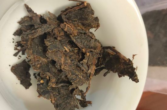 一天什么時(shí)候喝黑茶最好，喝黑茶一天最佳時(shí)間和季節(jié)