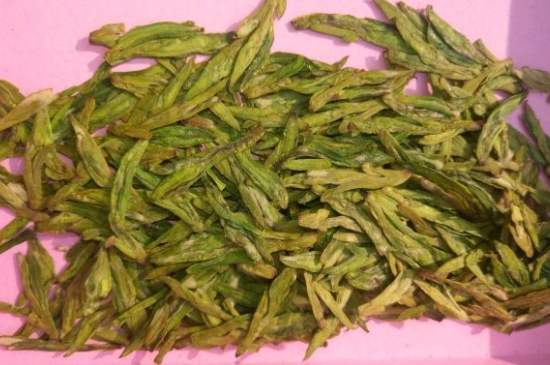 西湖龍井新茶和陳茶的區(qū)別，怎么區(qū)分龍井新茶和舊茶？