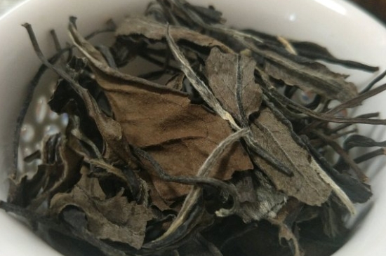 福鼎白茶貢眉和壽眉的區(qū)別，壽眉與貢眉有什么區(qū)別