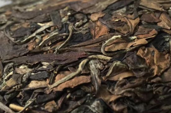 福鼎白茶要喝老的嗎，為什么喝白茶要喝老茶存新茶？