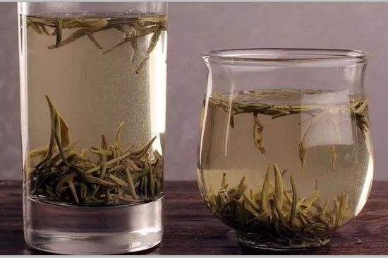 西湖龍井茶毫和發(fā)霉區(qū)別圖片，長霉的龍井茶葉會(huì)是什么樣？