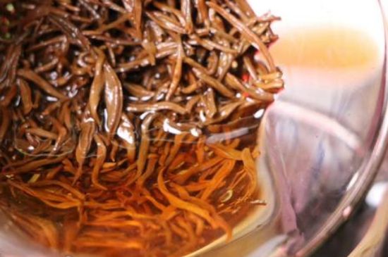 300塊錢的金駿眉能喝嗎，兩三百多金駿眉和一千多區(qū)別