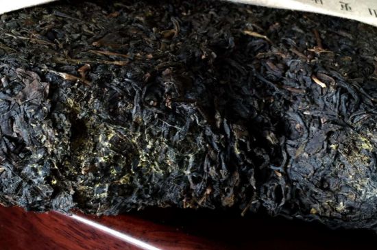 伏茶里的金花是黃曲霉素嗎，金花茯茶里的是什么菌