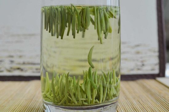 雀舌和竹葉青的區(qū)別，雀舌對比竹葉青圖片