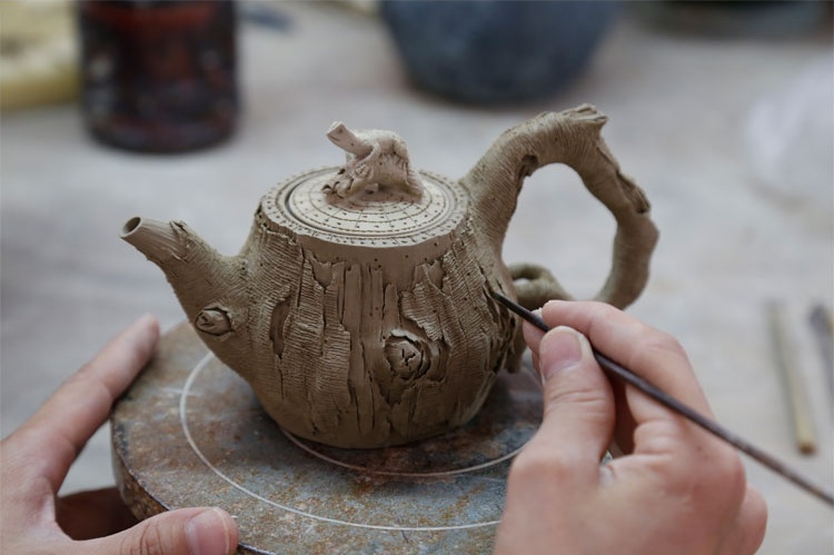 仿木外皮紫砂壺，創(chuàng)意木樁手工雕刻紫砂壺